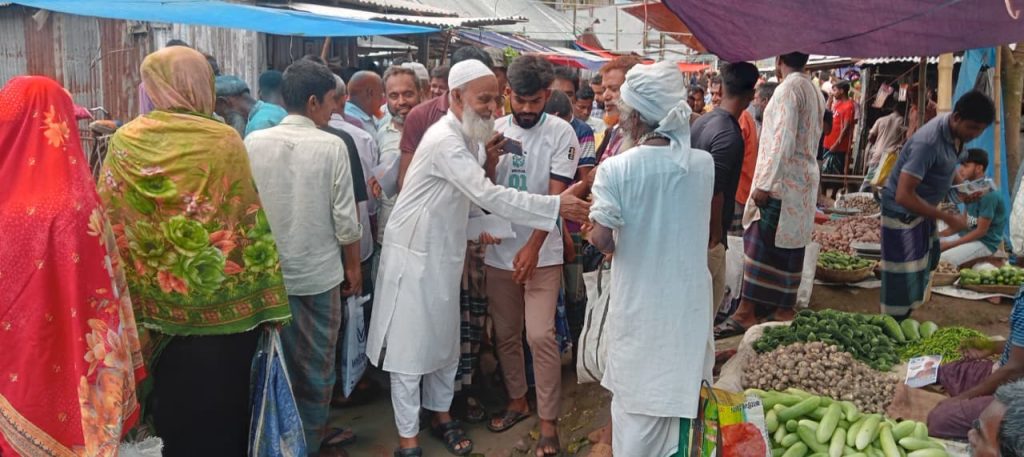 কালাইয়ে ইউপি চেয়ারম্যান প্রার্থী টুকু চৌধুরী লিফলেট বিতরণ